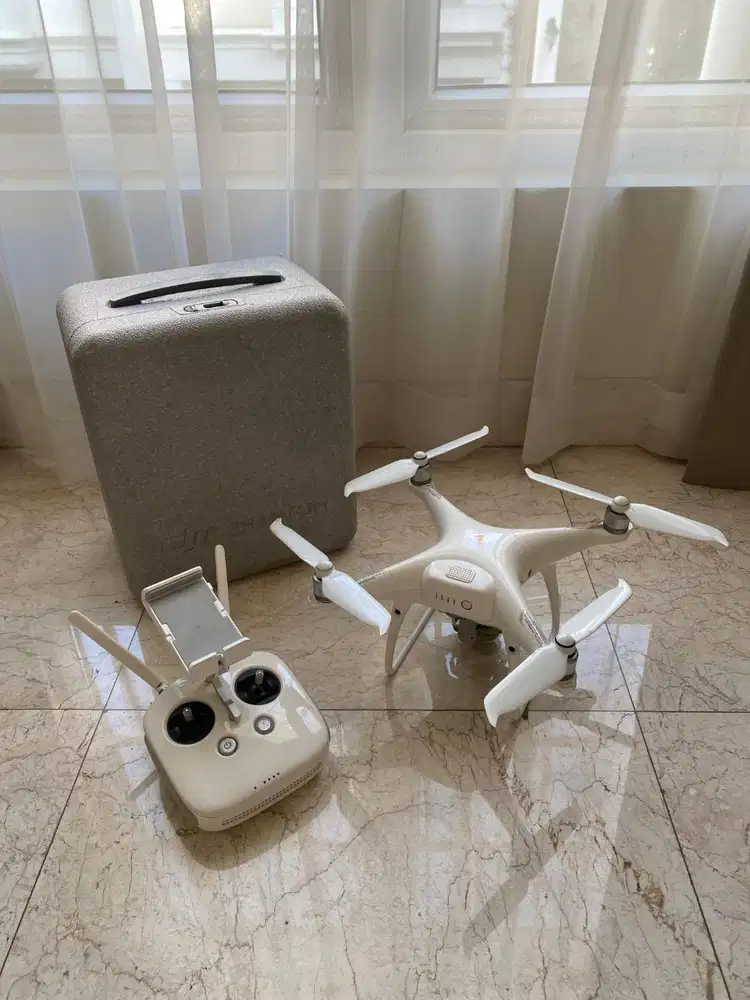 DJI Phantom 4 dengan 2 Battery
