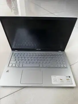 ASUS VivoBook 15 A516JAO – Core i3