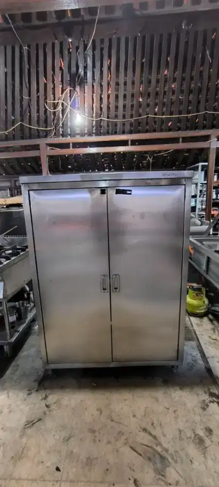 Lemari kabinet uk 105×55×146 

Hrg 3,8jt