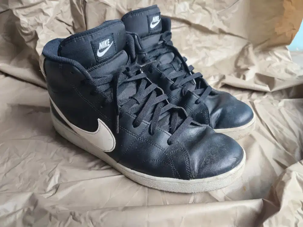 Sepatu - Nike Court Royale
