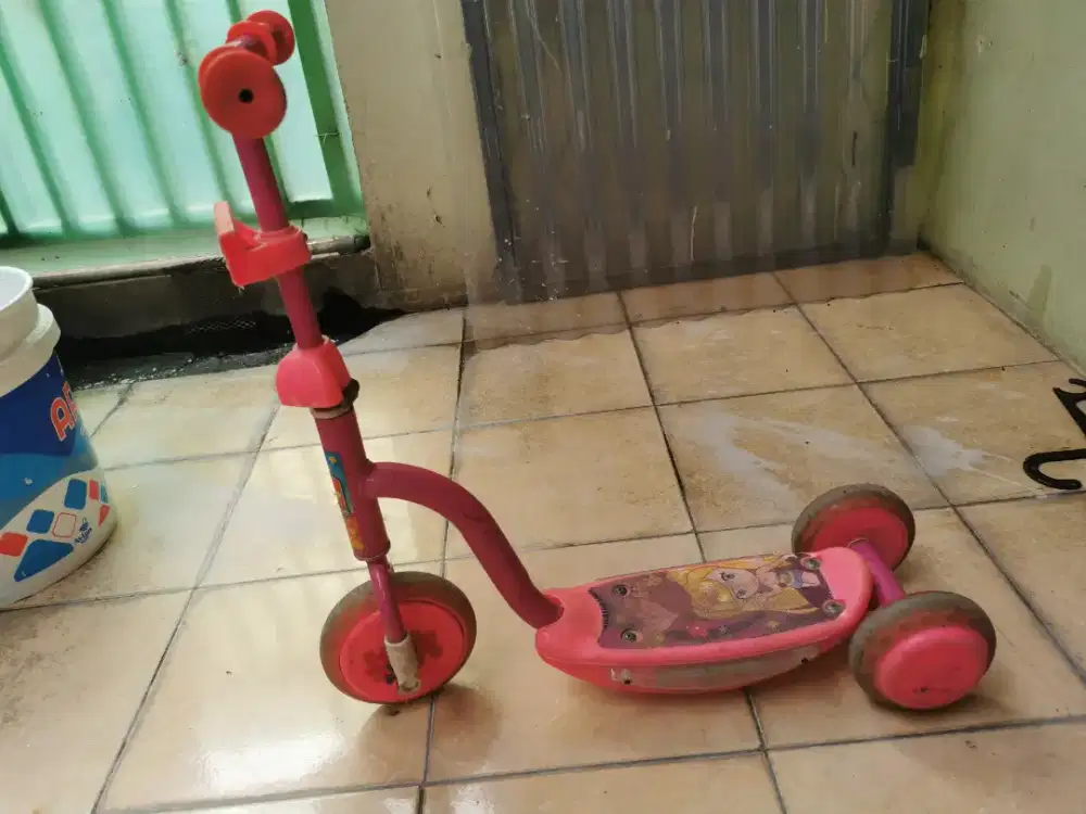 skuter mainan anak