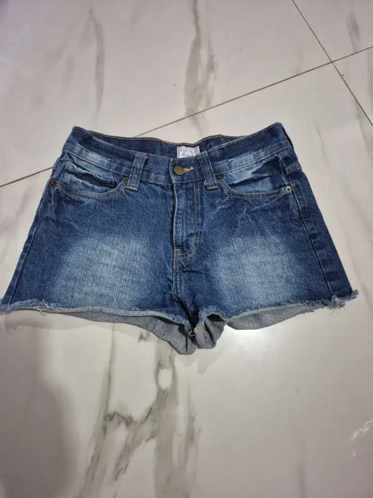 Celana Pendek Jeans