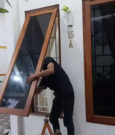Kaca film rumah. Kaca film gedung. Kacafilm jendela Pabrik Kantor Cafe