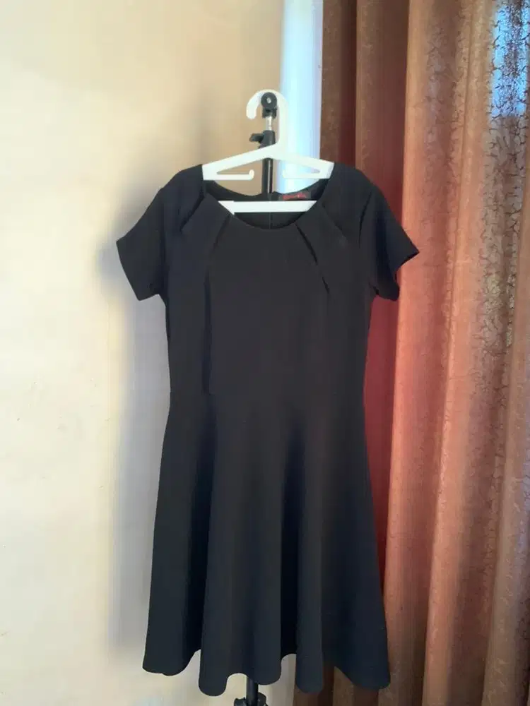 Dress Hitam Polos Elegant