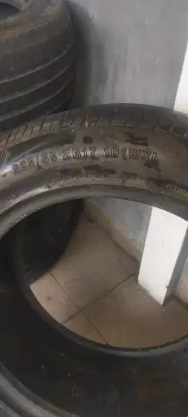 Ban bekas kondisi cukup baik