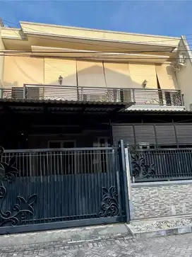 Rumah Manyar Siap Huni Tengah Kota Strategis