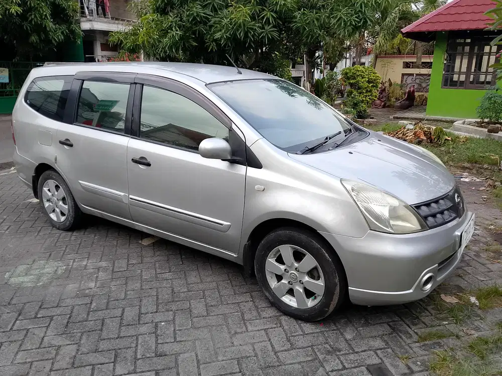 Nissan Livina 2010 Bensin