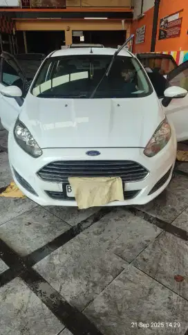 Jual Ford fiesta 1.4 AT trend 2014