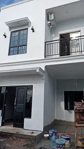 RUMAH 2 LANTAI SIAPHUNI DEKAT TOL DAN TERMINAL