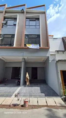 Ruko Strategis 4 Lt di Taman Ratu, Berizin Komersil, Pasti Cuan!