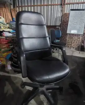 Kursi kantor direktur mulus
