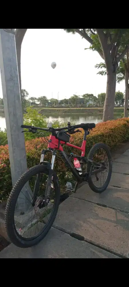 Sepedah Polygon D5 size L 27,5 masih bawaan pabrik
