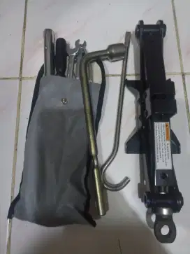 Dongkrak / Toolset Original Suzuki Ertiga