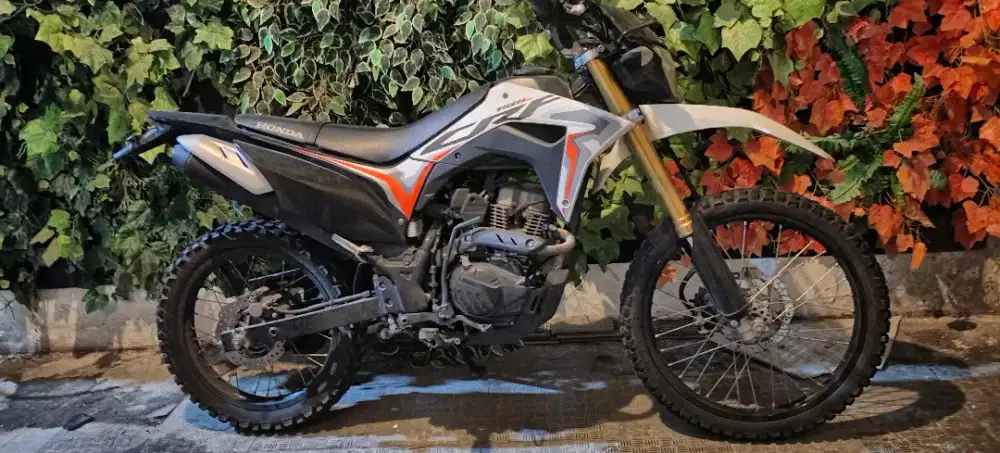 Honda CRF warkah putih orange