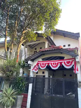 Rumah 2 Lantai 4 Kamar Tidur di Komplek Bumi Panyawangan, Cileunyi – S