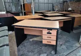 Meja kantor masih bagus