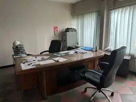 meja kerja direksi
