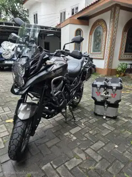 Dijual kawasaki versys thn 2013 sepaket dengan box touringnya