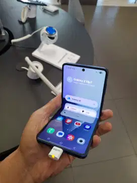 SAMSUNG Z FLIP7 5G (BONUS BUDS FE + ZPREMIERE 2 TAHUN + GOOGLE Ai PRO)