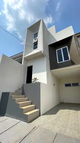 Rumah Suasana Sejuk di Kota Jakarta Timur