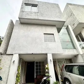 Dijual Rumah Di Mampang Prapatan Jakarta Selatan 3 Lantai Dkt Pusat Bisnis Dan Perkantoran [AR068]