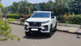 Km17rb toyota fortuner vrz gr sport 2024 putih pajak panjang tangan 1