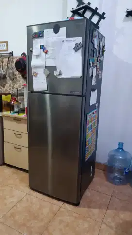 Kulkas Sharp 2 Pintu J-Tech Inventer 300L