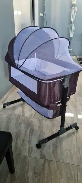 Tempat tidur bayi modern minimalis