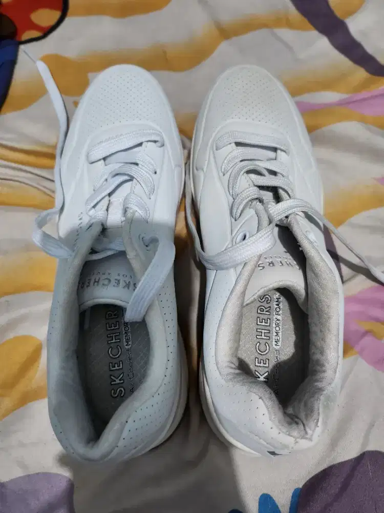 Sepatu skechers ex display