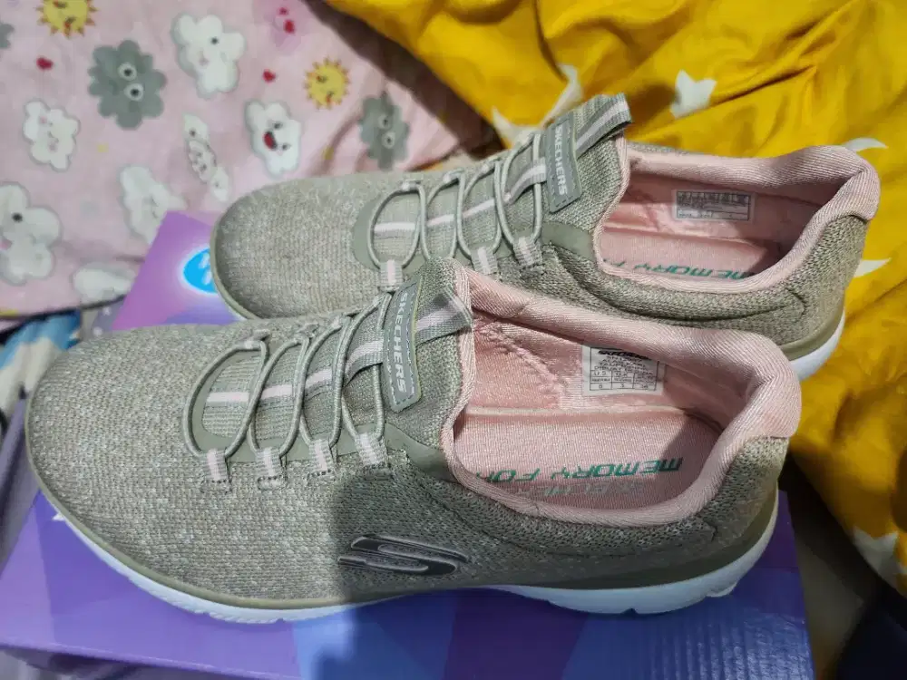Sepatu skechers baru 1x pakai