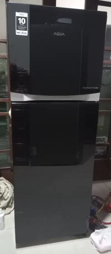 Kulkas aqua 2 pintu invertrer size sedang