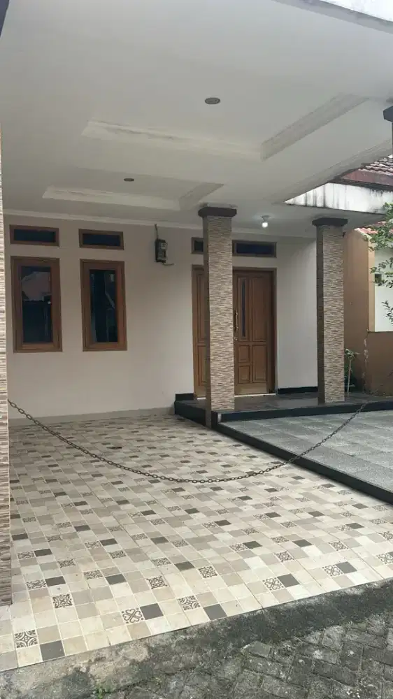 RUMAH SIAP HUNI DALAM CLUSTER PERUMAHAN LEGENDA PARK DUKUH ZAMRUD
