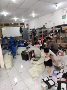 Lowongan kerja kurir motor & mobil di utamakan memiliki SIM C/A Aktif.