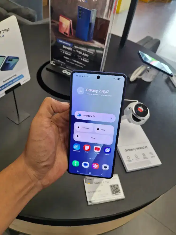 SAMSUNG Z FLIP7 (BONUS BUDS FE + ZPREMIERE 2 TAHUN & GOOGLE Ai PRO)