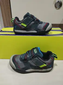 Sepatu Skechers anak preloved size 23
