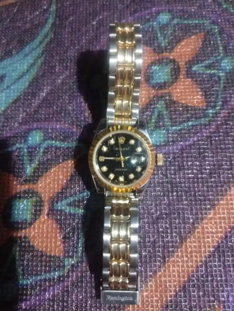 Jual jam bekas, hidup jarum pnjang nya saja yg muta
