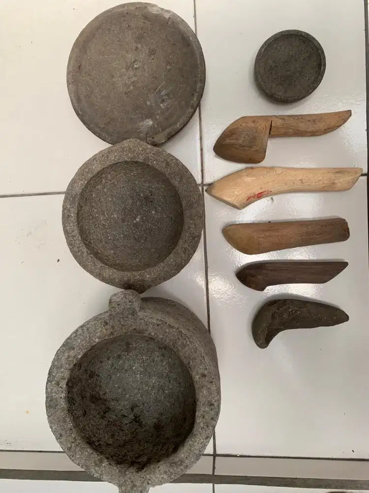 Diborongkan cobek asli batu