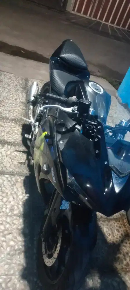 Yamaha R25 Black