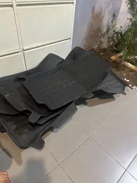 Karpet 4d brv prestige n7x,like new!!