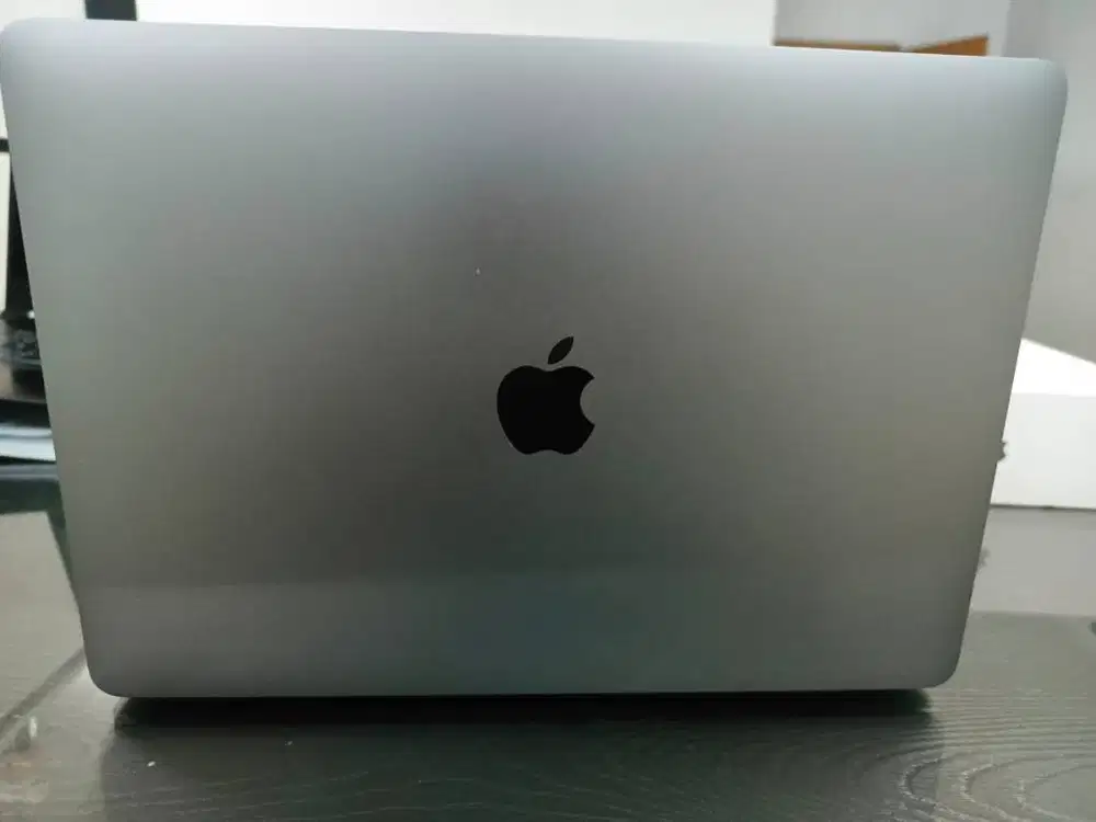 Macbook Air 2020 (Sudah ada office home student 2021 siap pakai)