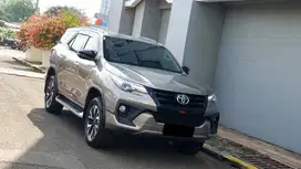 [ LOW KM ] Toyota Fortuner 2.4 VRZ TRD Diesel Coklat AT 2018/2019