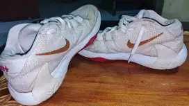 Sepatu basket freak 1