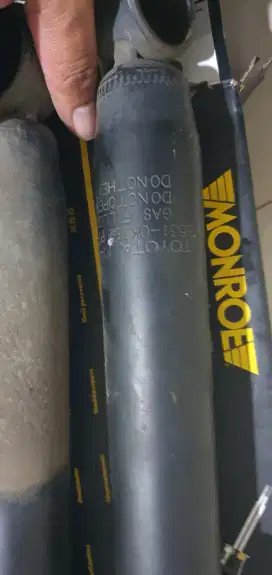 Shock belakang toyota innova 2015