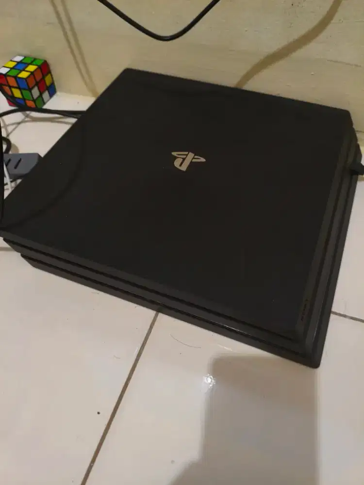 ps4 pro 1tb like new