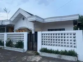 Dijual cepat ! Rumah dan isi !