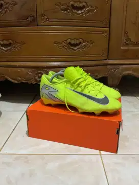 NIKE MERCURIAL VAPOR 16 MAD VOLTAGE ACADEMY