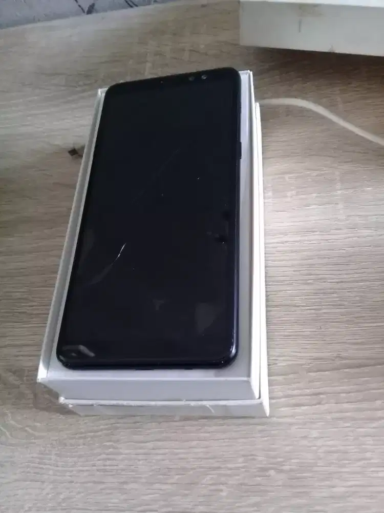 Samsung A8+ (Ram 4/64)