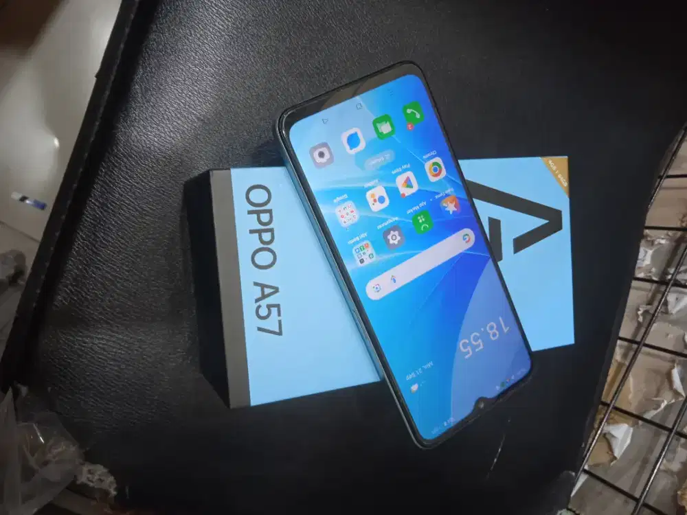 Oppo A57 ram 4/64 normal semuanya msh original semua nya lkp