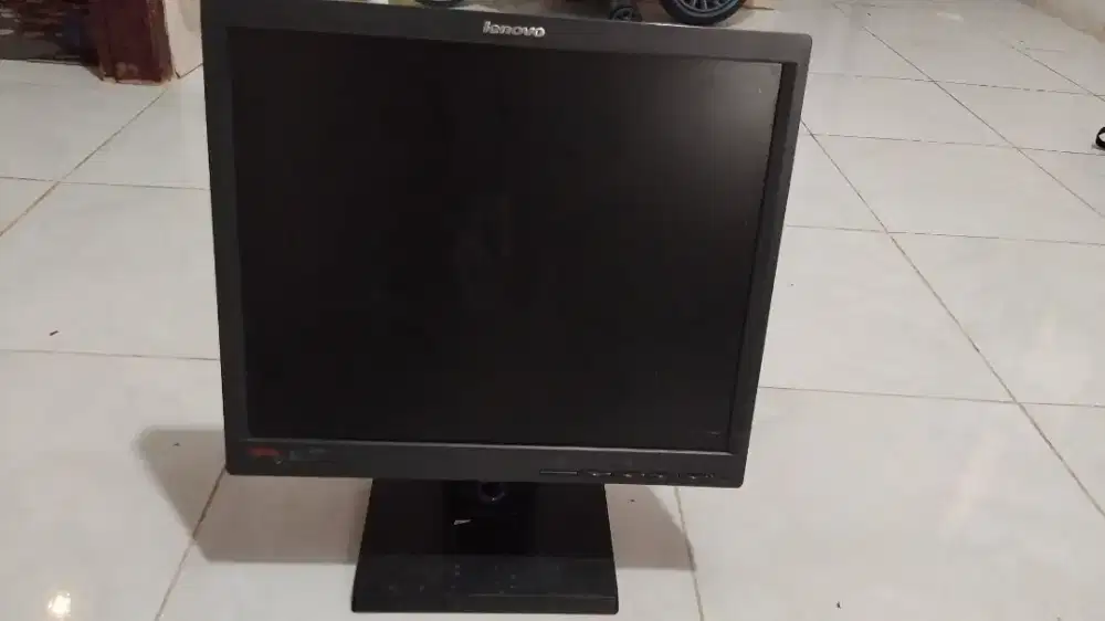Di jual monitor lenovo thinkcentre 17 inc