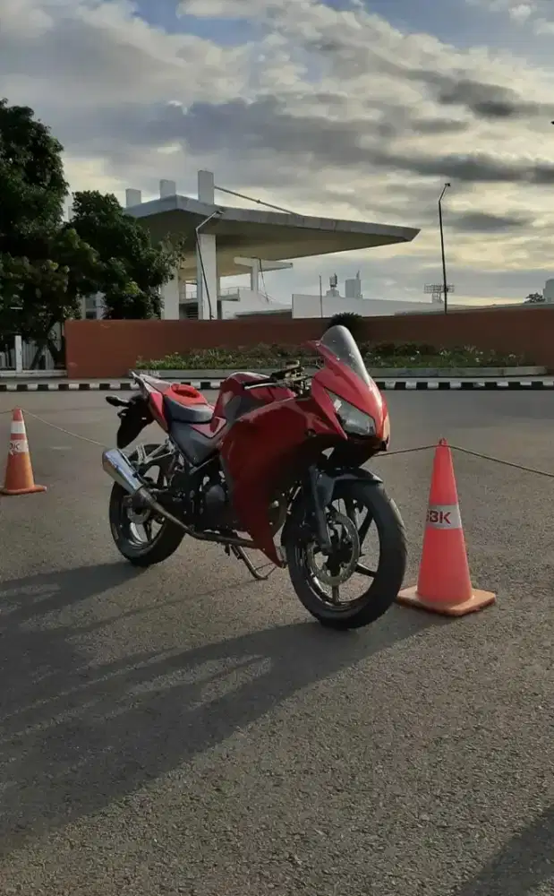 Honda cbr150r 2014